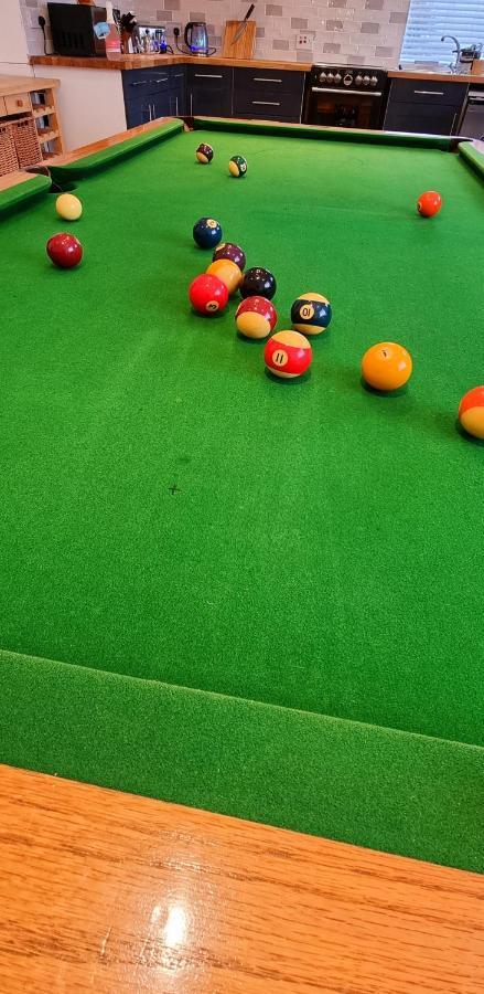 Hidden Gem Near The Beach With Pool Table New Quay Esterno foto