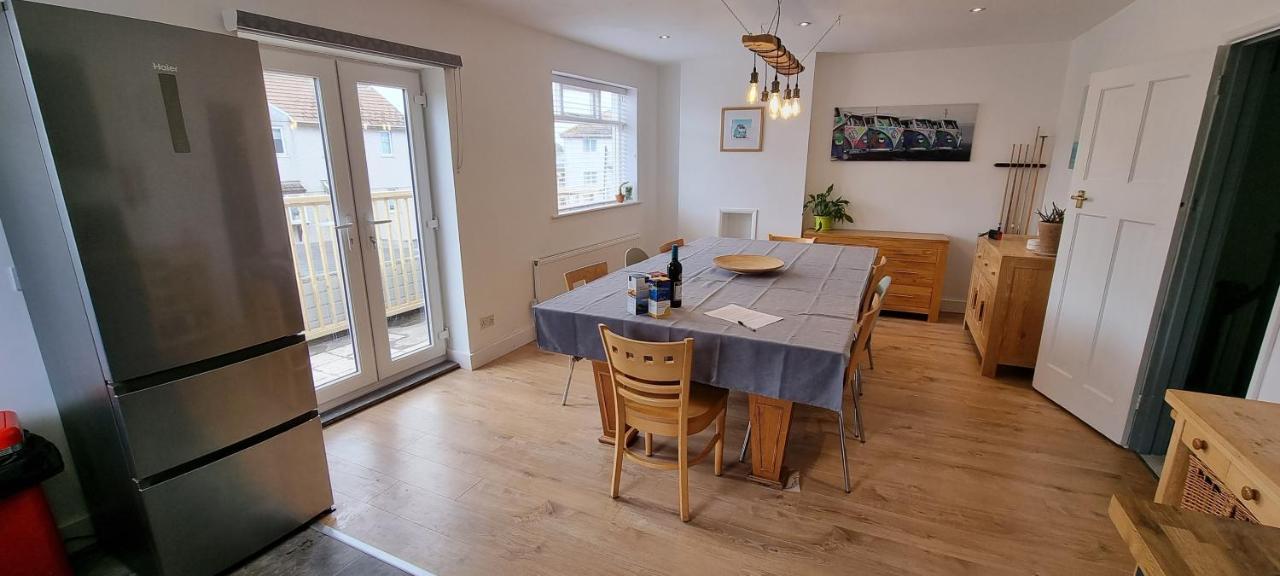 Hidden Gem Near The Beach With Pool Table New Quay Esterno foto