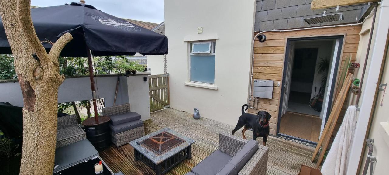 Hidden Gem Near The Beach With Pool Table New Quay Esterno foto