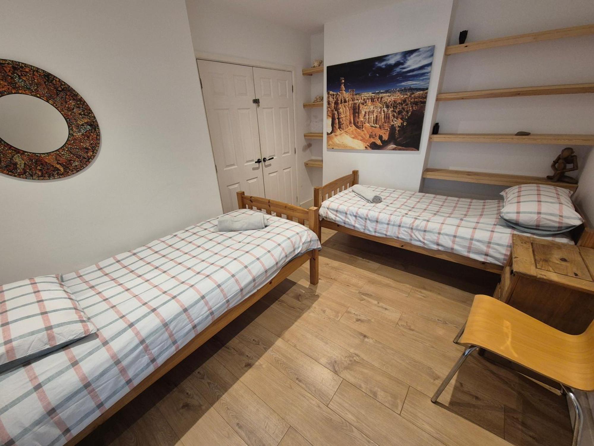 Hidden Gem Near The Beach With Pool Table New Quay Esterno foto
